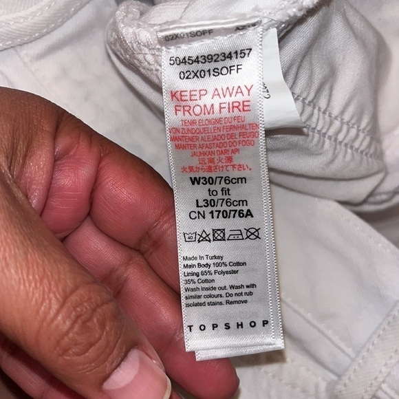 Topshop Dad jean in white waist is 30 length is 30.  Some fraying on hem. - Picture 7 of 7